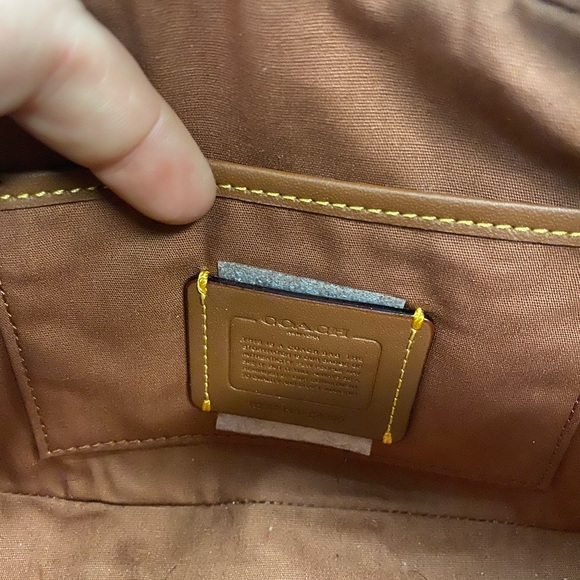 Coach crossbody purse - Picture 4 of 9